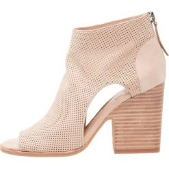 Botki damskie: Vince Camuto BEVINA Botki na obcasie shell