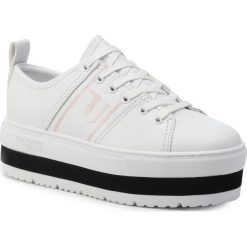 Sneakersy TRUSSARDI JEANS - 79A00438 W001. Białe półbuty damskie Trussardi Jeans, na co dzień, bez wzorów, z jeansu, bez obcasa, na koturnie, bez zapięcia. Za 729,00 zł.