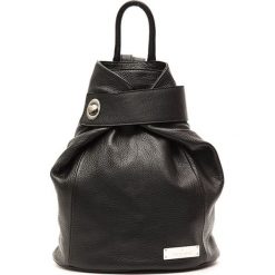 Plecaki damskie: Skórzany plecak w kolorze czarnym – (S)34 x (W)34 x (G)14 cm