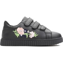 Czarne Buty Sportowe Gold Disco. Czarne buty sportowe dziewczęce Born2be, z materiału, z okrągłym noskiem. Za 29,99 zł.
