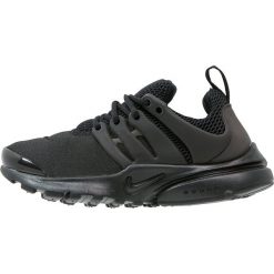 Nike Sportswear PRESTO Tenisówki i Trampki black. Czarne trampki dziewczęce Nike Sportswear, z tworzywa sztucznego. W wyprzedaży za 239,20 zł.