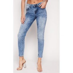 Jeansy Skinny Fit Guess Annette W0GA99 D41F1. Niebieskie jeansy damskie Guess. W wyprzedaży za 289,00 zł.