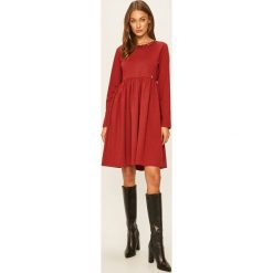 Twinset - Sukienka. Sukienki damskie Twinset, na co dzień, z aplikacjami, z elastanu, casualowe, z okrągłym kołnierzem, z długim rękawem, długie, mini, rozkloszowane. W wyprzedaży za 399,90 zł.