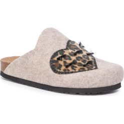 Kapcie DR. BRINKMANN - 600486 Beige 8. Brązowe klapki damskie Dr. Brinkmann, bez wzorów, ze skóry, bez obcasa. Za 149,00 zł.