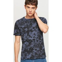 T-shirt z nadrukiem z czaszkami - Granatowy. Niebieskie t-shirty męskie z nadrukiem Reserved, l. Za 39,99 zł.