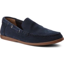 Mokasyny CLARKS - Morven Sun 261324697 Navy Suede. Niebieskie mokasyny męskie marki Clarks, na co dzień, bez wzorów, ze skóry, eleganckie, bez zapięcia. W wyprzedaży za 219,00 zł.