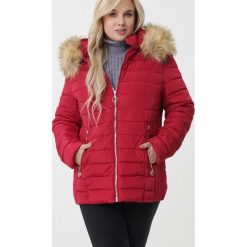 Czerwona Kurtka Maidstone. Czerwone kurtki damskie Born2be, na zimę, xl, bez wzorów, długie, bez kaptura. Za 279,99 zł.