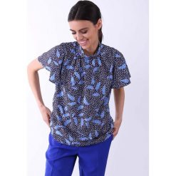 Niebieska Zwiewna Bluzka ze Stójką. Niebieskie bluzki dziewczęce Molly.pl, bez wzorów, ze stójką, z krótkim rękawem, krótkie, bez kaptura. Za 139,90 zł.