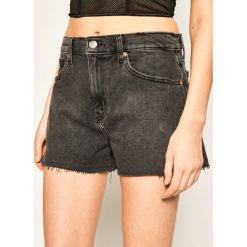 Szorty jeansowe Tommy Jeans Denim Hotpants DW0DW08216. Szare szorty damskie Tommy Jeans, bez wzorów, z elastanu. W wyprzedaży za 269,00 zł.