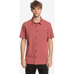 Quiksilver Taxer Koszula Czerwony. Czerwone koszule męskie Quiksilver, xl, bez wzorów, z bawełny, bez kołnierzyka, z krótkim rękawem. Za 221,95 zł.