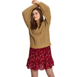 Casualowy damski sweter. Brązowe swetry damskie Top Secret, na zimę, bez wzorów, z dzianiny, z krótkim rękawem, krótkie, bez kaptura. W wyprzedaży za 49,99 zł.