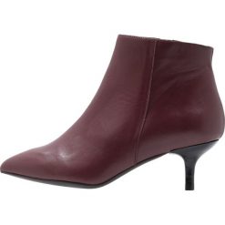 Pedro Miralles Ankle boot seta wine. Czarne botki damskie skórzane marki Pedro Miralles. Za 589,00 zł.