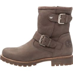 Panama Jack FELINA IGLOO Botki kowbojki i motocyklowe gris. Szare buty zimowe damskie Panama Jack, z materiału. W wyprzedaży za 655,20 zł.