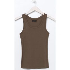 Bawełniany top basic - Khaki. Brązowe topy damskie Sinsay, s, bez wzorów, z bawełny, bez kołnierzyka. Za 7,99 zł.