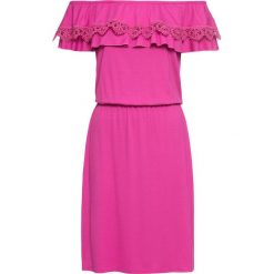Sukienka shirtowa z dekoltem "carmen" bonprix różowy. Różowe sukienki damskie bonprix, bez wzorów, z elastanu, bez kołnierzyka, bez rękawów. Za 42,99 zł.