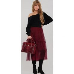 Bordowa Torebka Alphale. Czerwone torebki klasyczne damskie Renee, w paski, ze skóry, eleganckie, na ramię, duże, z nadrukiem, bez dodatków. Za 149,99 zł.