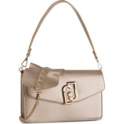 Torebka LIU JO - S Crossbody A69037 E0027 Gold 00529. Żółte torebki klasyczne damskie Liu Jo, bez wzorów, ze skóry ekologicznej, klasyczne, duże, bez dodatków. Za 599,00 zł.