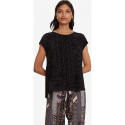 Desigual Miuh Koszulka Czarny. Czarne koszulki damskie Desigual, xs, z nadrukiem, z wiskozy, z dekoltem na plecach, z krótkim rękawem. Za 274,95 zł.