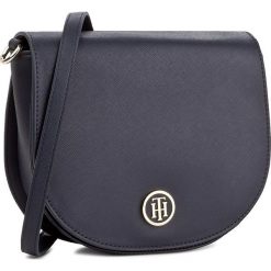 Torebka TOMMY HILFIGER - Honey Saddle Bag AW0AW04640 413. Niebieskie listonoszki damskie marki TOMMY HILFIGER. W wyprzedaży za 299,00 zł.
