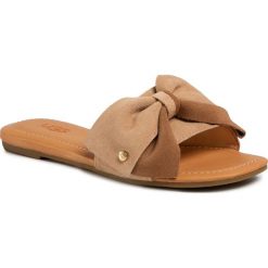 Klapki UGG - W Deanne 1109971 Bnz. Pomarańczowe klapki damskie Ugg, z aplikacjami, ze skóry, bez obcasa, na obcasie. Za 259,00 zł.