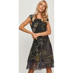 Desigual - Sukienka. Niebieskie sukienki damskie Desigual, na co dzień, s, bez wzorów, z elastanu, casualowe, z okrągłym kołnierzem, bez rękawów, mini, rozkloszowane. Za 399,90 zł.