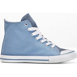 Wysokie sneakersy bonprix niebieski wzorzysty. Niebieskie buty sportowe damskie bonprix. Za 32,99 zł.
