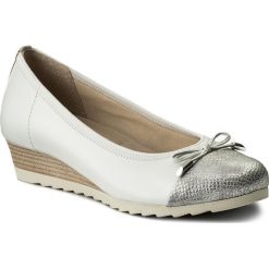Półbuty CAPRICE - 9-22316-20 White Multi 103. Białe półbuty damskie na koturnie marki Caprice, z materiału. W wyprzedaży za 199,00 zł.