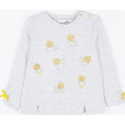Coccodrillo - Longsleeve dziecięcy 68-86 cm. Szare bluzki dziewczęce COCCODRILLO, z nadrukiem, z dzianiny, z okrągłym kołnierzem, z długim rękawem, długie, bez kaptura. Za 45,90 zł.