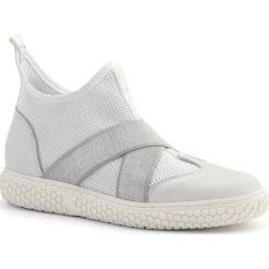 Sportowe białe buty socks z gumkami 76G. Białe buty sportowe damskie Neścior, bez wzorów, z jeansu, sportowe. W wyprzedaży za 199,00 zł.