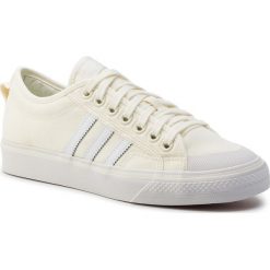 Buty adidas - Nizza BD7547 Owhite/Ftwwht/Crywht. Żółte półbuty męskie Adidas, na co dzień, bez wzorów, ze skóry, bez zapięcia. W wyprzedaży za 189,00 zł.