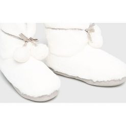 Etam - Kapcie Yetti. Szare kapcie damskie Etam. Za 89,90 zł.