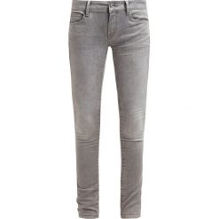 GStar 3301 LOW SUPER SKINNY Jeans Skinny Fit kamden grey superstretch. Szare rurki damskie G-Star. W wyprzedaży za 439,20 zł.