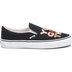 Vans Breast Cancer Awareness Slip On Buty Czarny. Czarne trampki i tenisówki damskie Vans, z nadrukiem, z materiału, bez zapięcia. Za 292,95 zł.