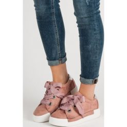 ZAMSZOWE OBUWIE SPORTOWE. Szare buty sportowe damskie BELLE WOMEN, bez wzorów, z zamszu, bez zapięcia. Za 69,90 zł.