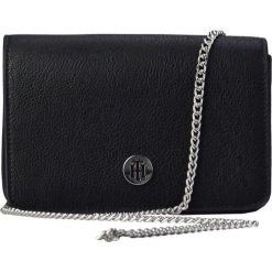 Tommy Hilfiger Torebka damska crossbody Honey Crossover Black. Czarne torebki klasyczne damskie TOMMY HILFIGER, bez wzorów, bez dodatków. Za 538,00 zł.