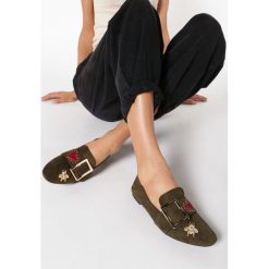 Khaki Mokasyny Perfectionist. Brązowe mokasyny damskie Born2be. W wyprzedaży za 39,99 zł.