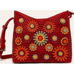 Desigual - Torebka. Żółte listonoszki damskie Desigual, w paski, z bawełny, na ramię, z aplikacjami. Za 299,90 zł.
