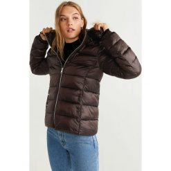 Mango - Kurtka Blandihu. Pomarańczowe kurtki damskie Mango, s, bez wzorów, z poliesteru, krótkie, bez kaptura. Za 229,90 zł.