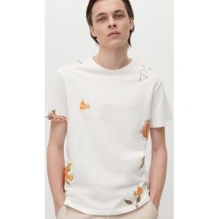T-shirt z nadrukiem w kwiaty - Kremowy. Białe t-shirty męskie Reserved, s, z nadrukiem, bez kołnierzyka. Za 49,99 zł.