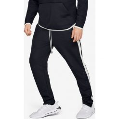 Under Armour Pursuit Versa Tearaway Spodnie dresowe Czarny. Czarne spodnie męskie Under Armour, s, bez wzorów, z poliesteru. Za 343,95 zł.