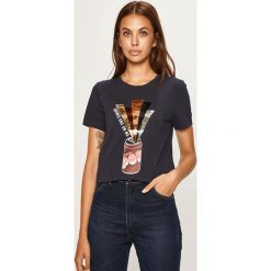 Only - T-shirt. Białe bluzki damskie ONLY, s, z aplikacjami, z bawełny, casualowe, z okrągłym kołnierzem. W wyprzedaży za 59,90 zł.