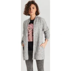 Długa bluza - Jasny szary. Szare bluzy damskie Cropp, s, długie. W wyprzedaży za 49,99 zł.