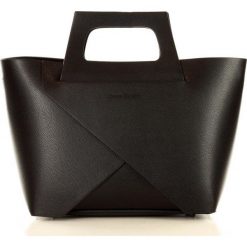 Carla MARCO MAZZINI Oryginalna torebka do ręki shopper basket czarny. Czarne torby damskie na zakupy MAZZINI, w paski, ze skóry, do ręki, bez dodatków. W wyprzedaży za 299,00 zł.