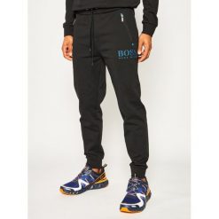 Spodnie dresowe Boss Tracksuit 50424843. Czarne jeansy męskie Boss, m, bez wzorów, z bawełny. Za 429,00 zł.
