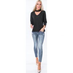 Bluzki damskie: Bluzka z chokerem czarna 16350