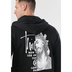 Czarna Bluza Elinsya. Czarne bluzy męskie Born2be, xl, bez wzorów, bez kołnierzyka, bez rękawów, bez kaptura. Za 79,99 zł.