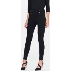 LEGGINSY DAMSKIE. Czarne legginsy damskie Top Secret, bez wzorów, z dzianiny, eleganckie. W wyprzedaży za 29,99 zł.