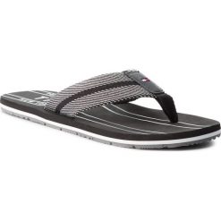 Japonki TOMMY HILFIGER - Stripes Print Th Beach Sandal FM0FM01499 Black 990. Czarne klapki męskie TOMMY HILFIGER, ze skóry, bez zapięcia. W wyprzedaży za 99,00 zł.