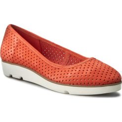 Creepersy damskie: Półbuty CLARKS - Evie Buzz 261238644 Coral Suede