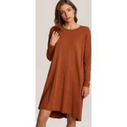 Camelowa Sukienka Penoth. Brązowe sukienki damskie Renee, s, bez wzorów, bez kołnierzyka, bez rękawów, mini. Za 109,99 zł.